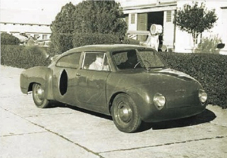 Illustration for article titled Is there anything cooler than a car with a giant propeller?
